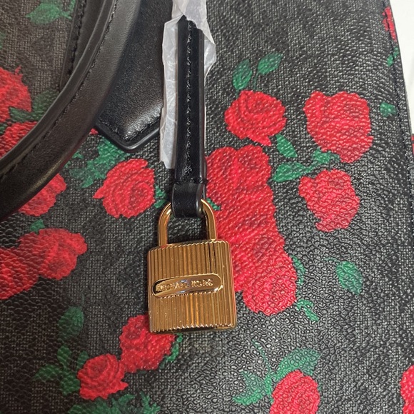 Micheal Kors Hayes large duffle black and red Roses - Picture 9 of 12